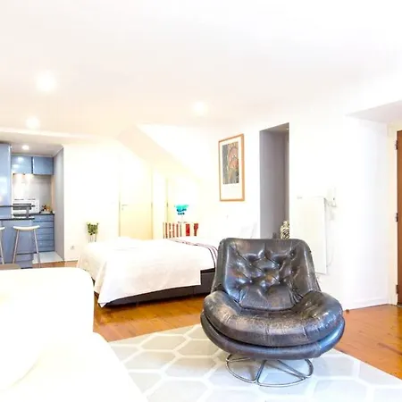 With One Bedroom In With Wonderful City View And Wifi *